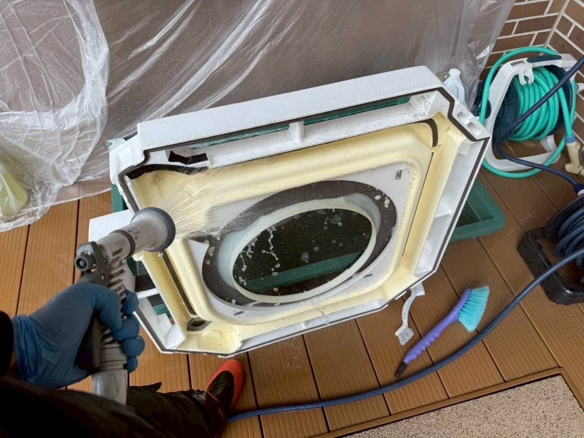 関西ビルテックの業務用エアコンクリーニング